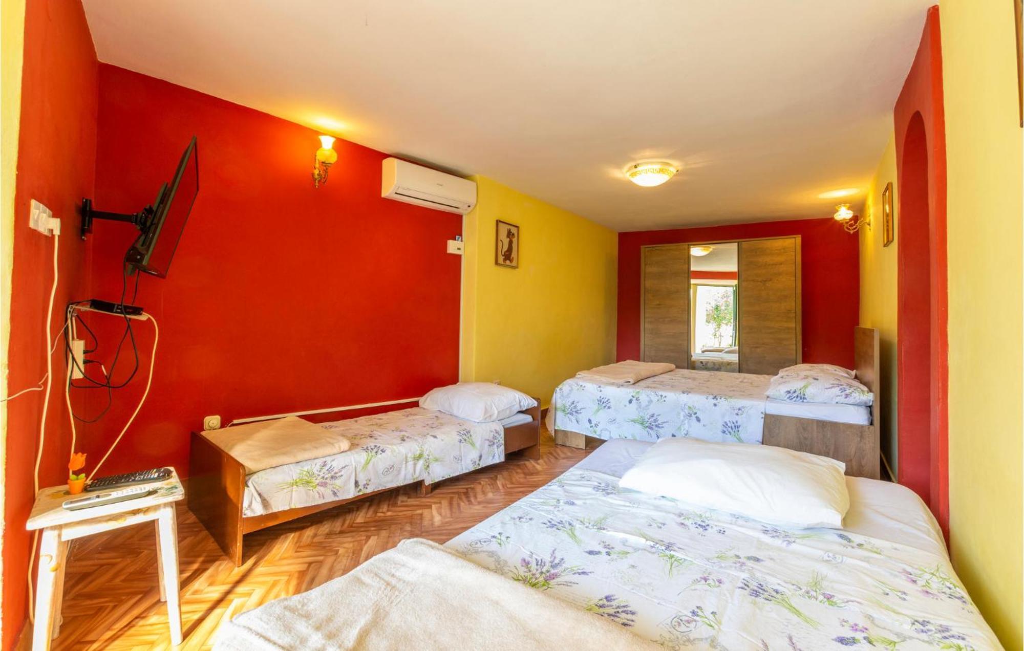 Lovely Apartment In Omis With Kitchen Екстер'єр фото